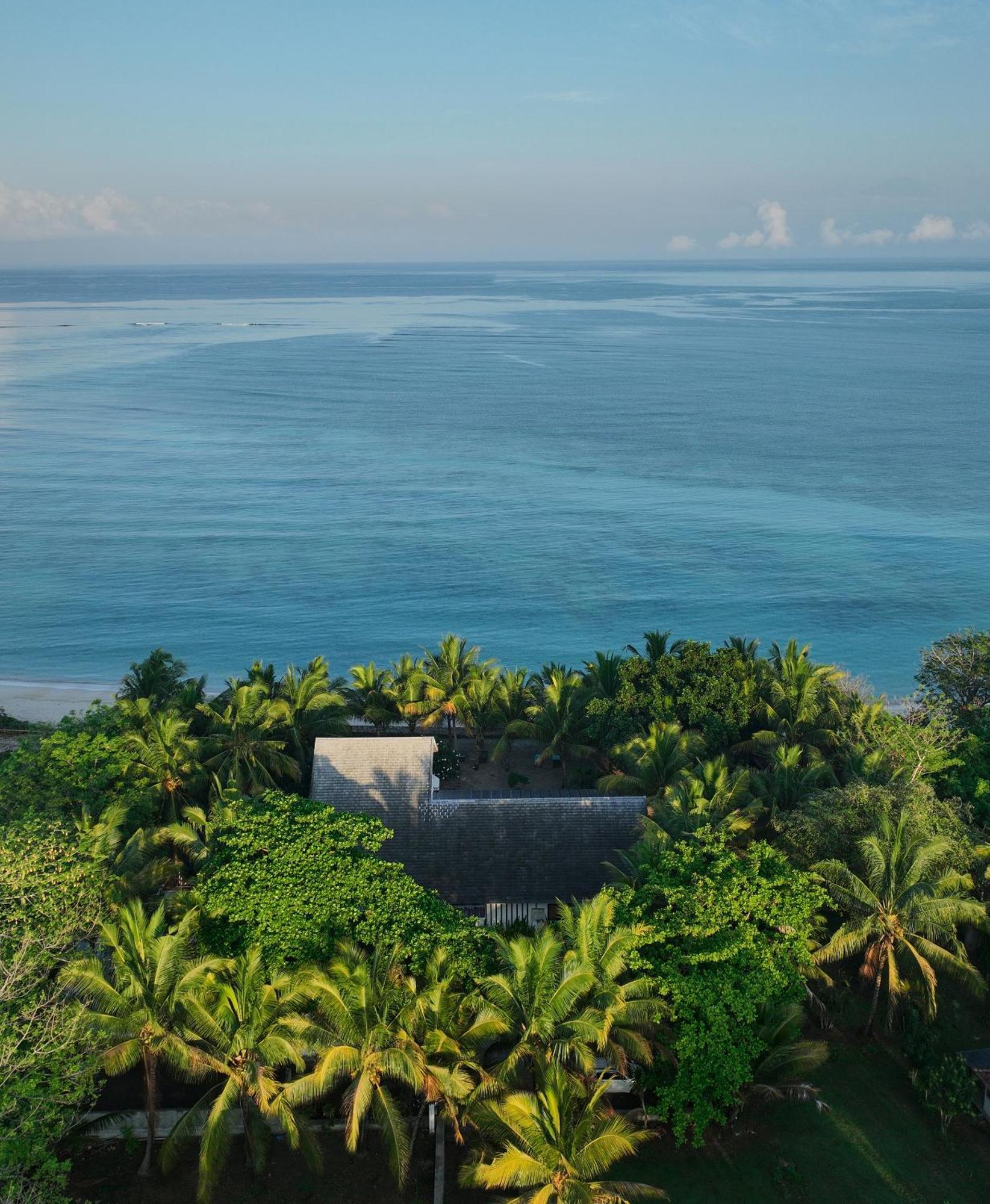 Myamo Beach Lodge Jereweh Экстерьер фото