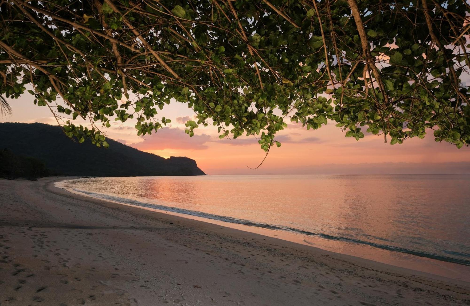 Myamo Beach Lodge Jereweh Экстерьер фото