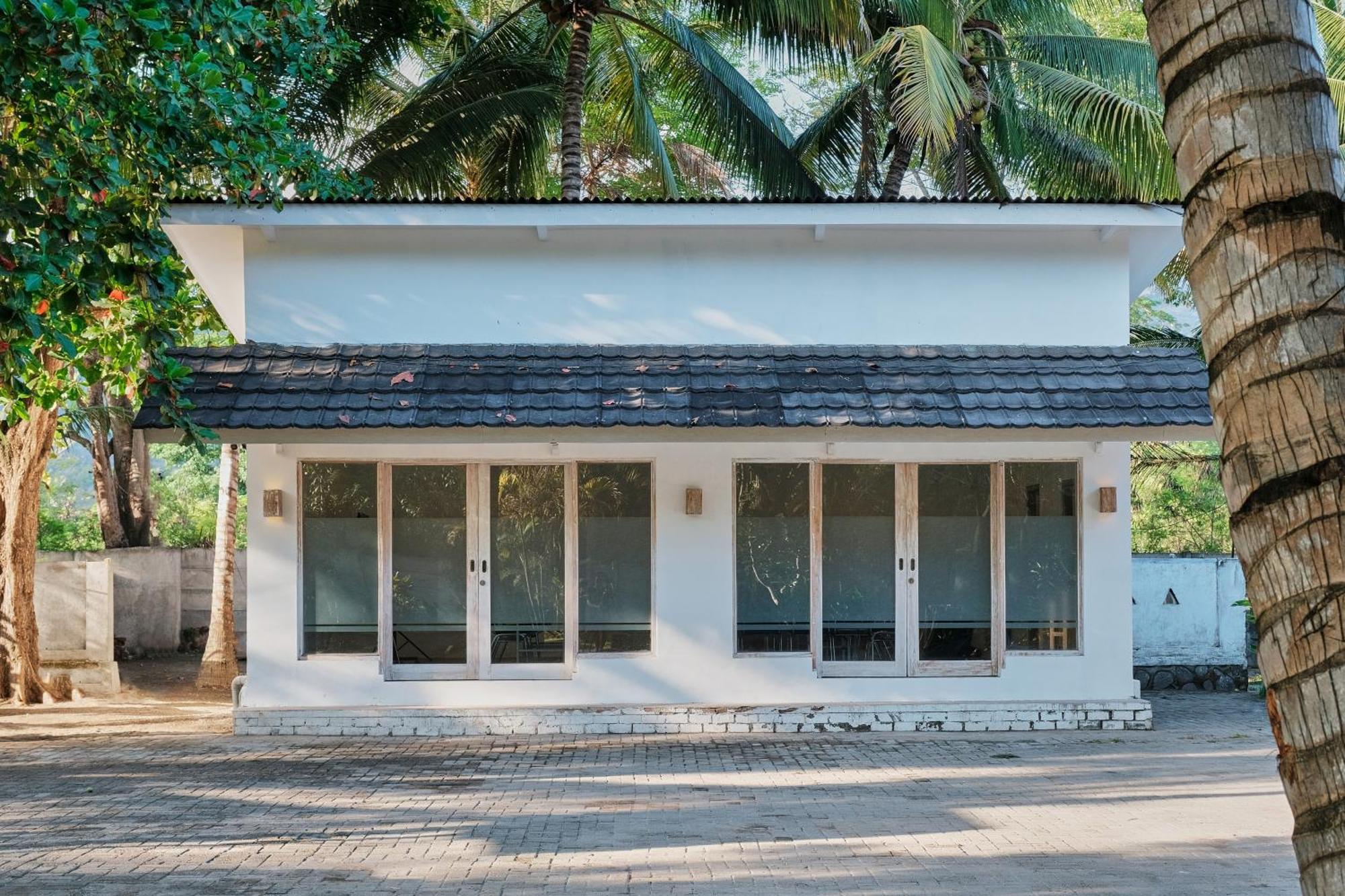 Myamo Beach Lodge Jereweh Экстерьер фото