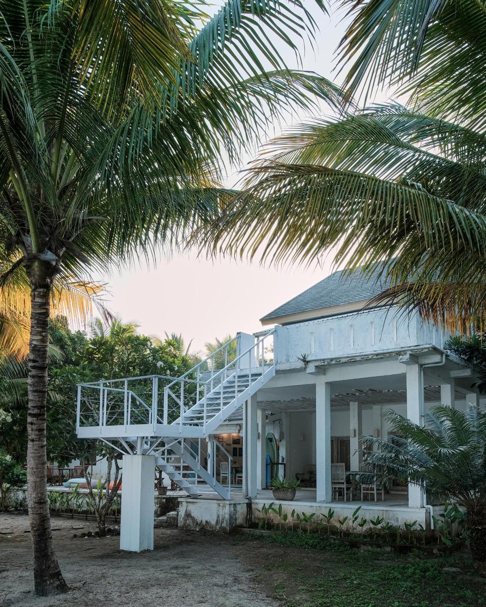 Myamo Beach Lodge Jereweh Экстерьер фото