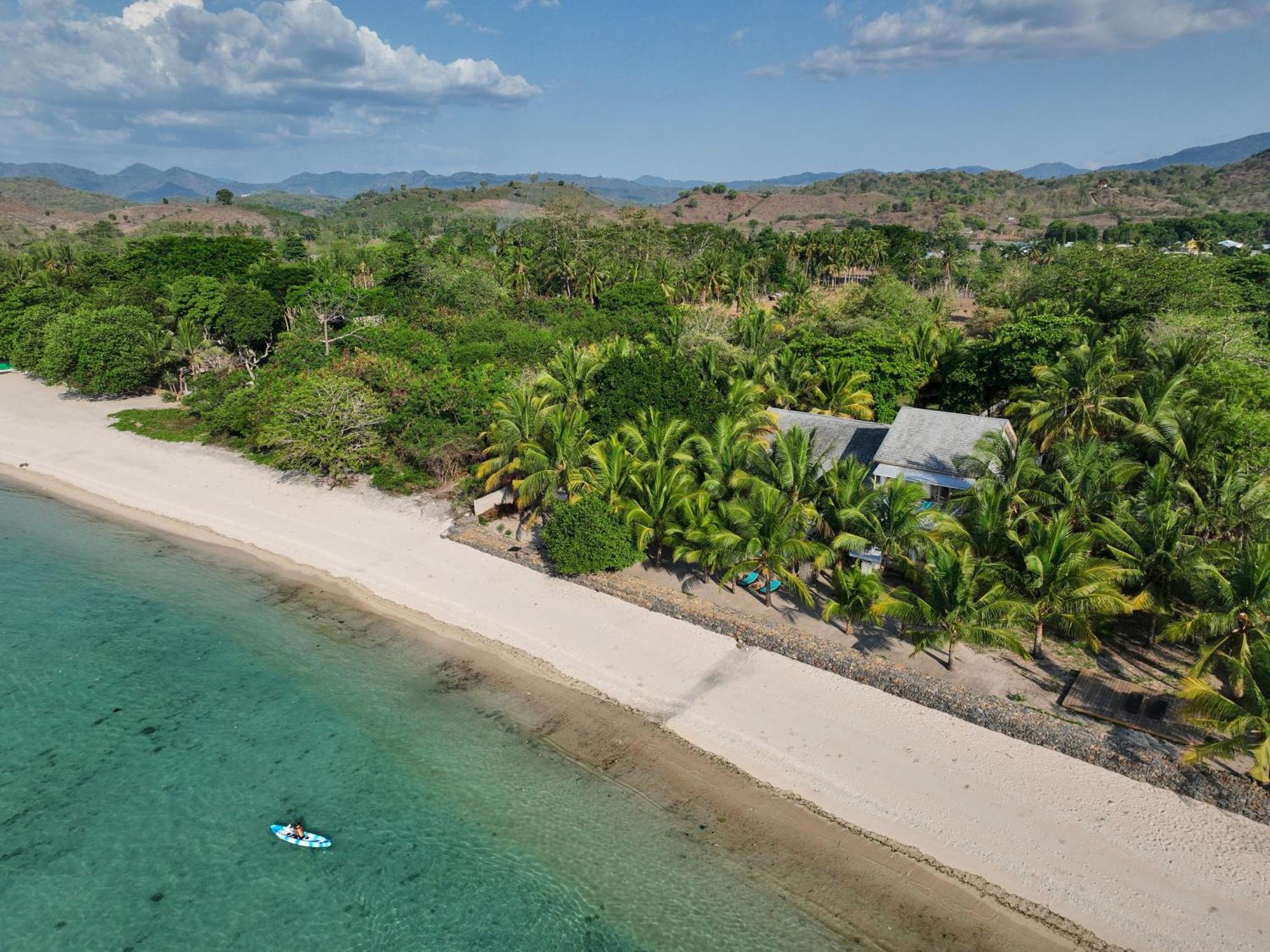 Myamo Beach Lodge Jereweh Экстерьер фото