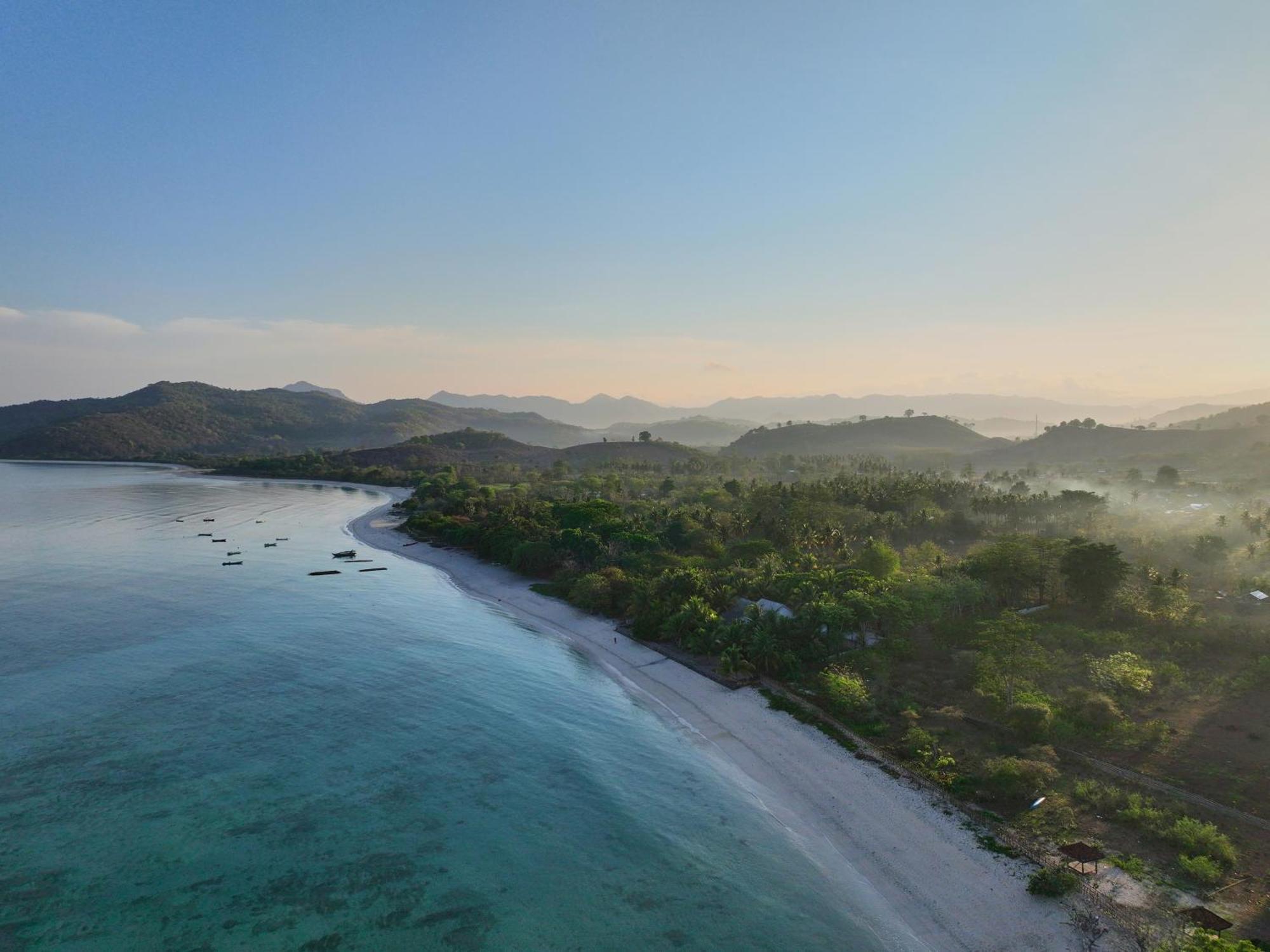 Myamo Beach Lodge Jereweh Экстерьер фото