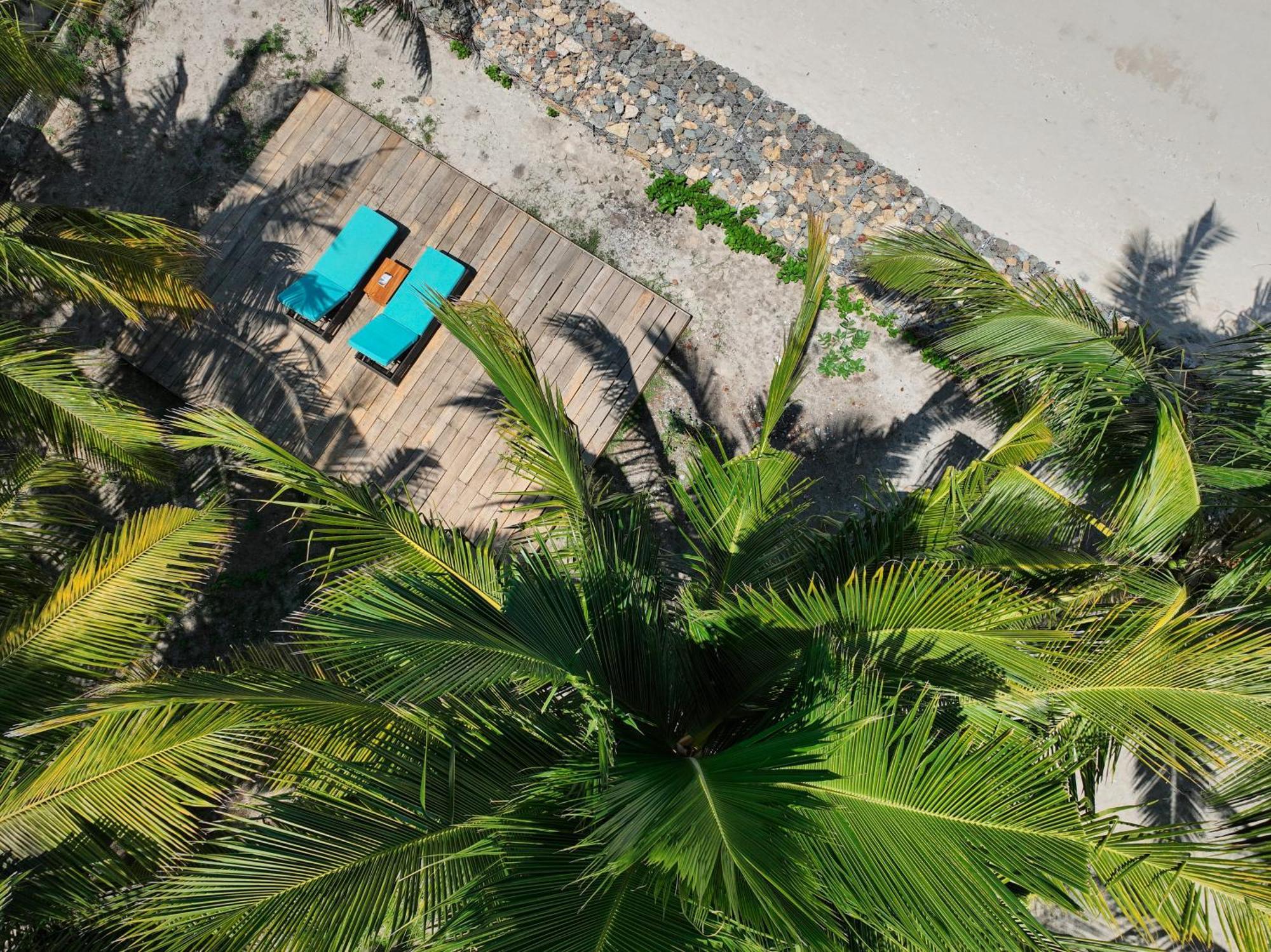 Myamo Beach Lodge Jereweh Экстерьер фото