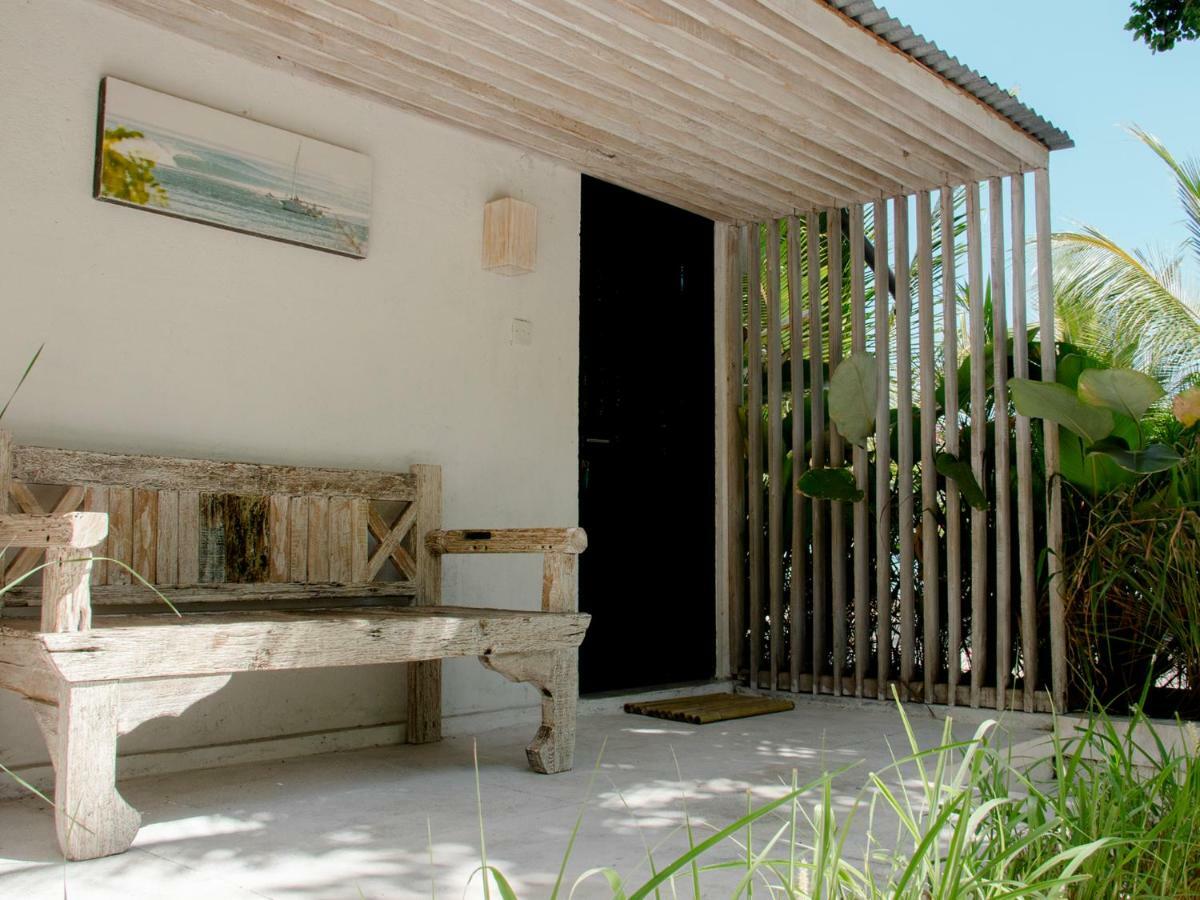 Myamo Beach Lodge Jereweh Экстерьер фото